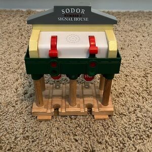 Thomas and Friends wooden railwayy Sodor Signal Housee